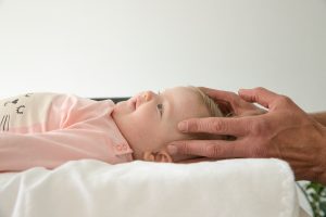 osteopathie-behandeling-zuigelingen-baby-1
